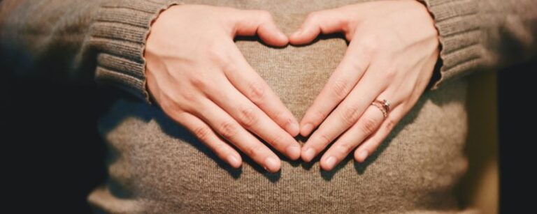 hands-2568594_1920-776x310